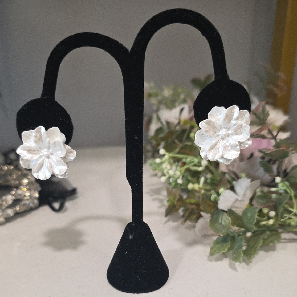 Elegant White Floral Earrings